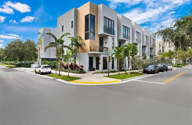 645 NE 4th Ave photos photos