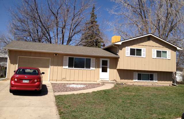 1209 Village Ln - 1209 Village Lane, Fort Collins, CO 80521