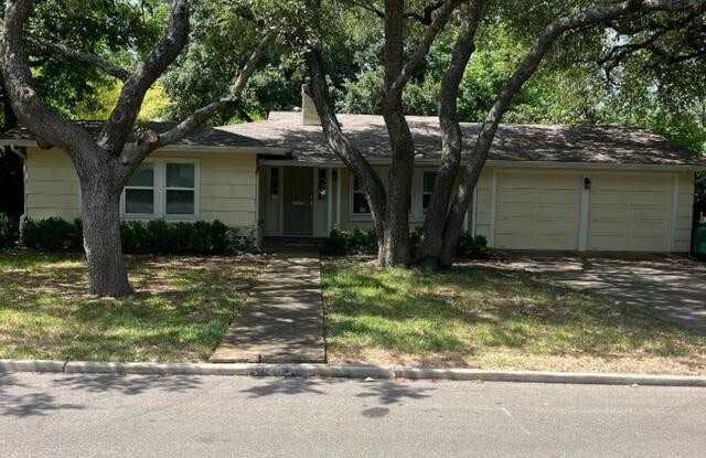 140 W Edgewood Pl - 140 West Edgewood Place, Alamo Heights, TX 78209