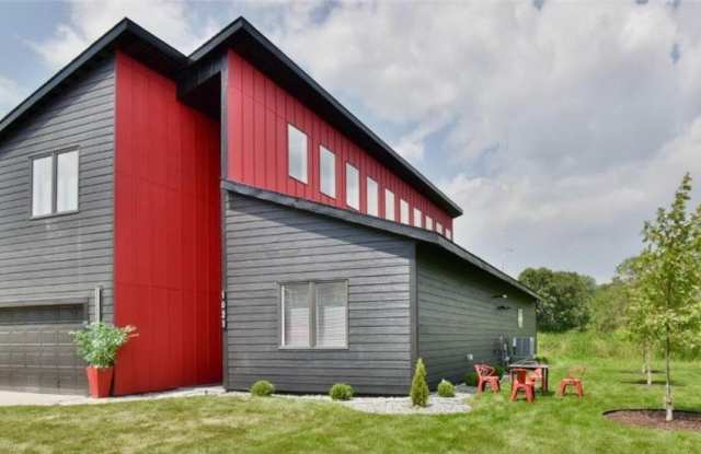 1021 Gardner Street E photos photos