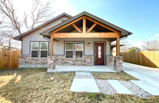 Modern Home With Covered Patio Fenced Yard! photos photos Modern Home With Covered Patio Fenced Yard! photos photos