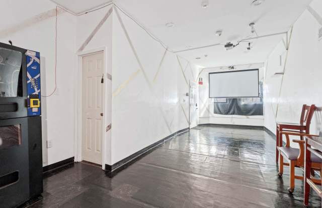 1533 W COURTLAND Street Gallery 4