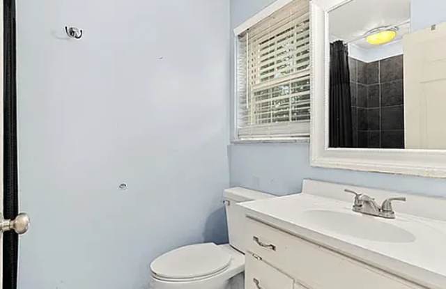5311 N Woodview Ave Gallery 2
