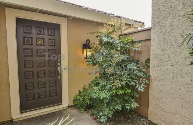 Beautiful 2 Bd/2 Ba/1217 sqft townhouse in desirable Walnut Creek neighborhood - Available October 3rd! Gallery 3