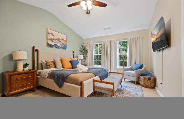 Spacious 3BR Home in Alpharetta, Avalon and North Fulton Medical Gallery 4