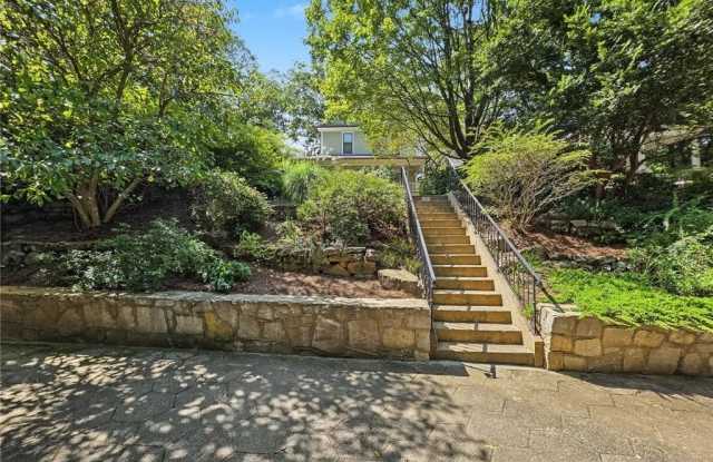 1059 Alta Avenue NE Gallery 2