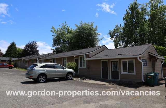 SE Arista Dr - 1 bedroom apartment in Oak Grove with storage unit Gallery 2
