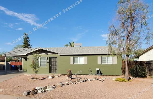 3 BEDROOM HOME WITH HUGE BACKYARD/GARDEN AREA photos photos