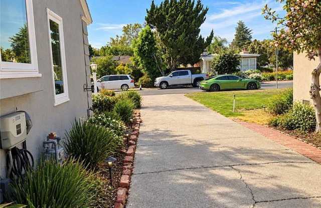 6548 Colbath Avenue Gallery 4