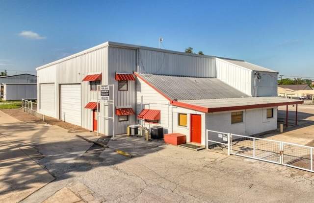 113 S Line Street - 113 South Line Street, Weatherford, TX 76086 113 S Line Street - 113 South Line Street, Weatherford, TX 76086