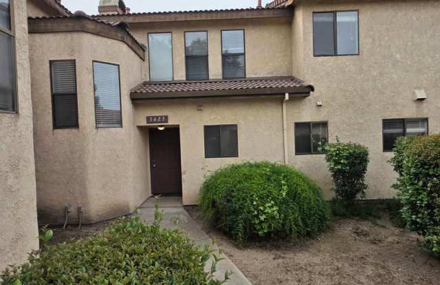 Available Now!! Delightful 2 bedroom, 2.5 bath condo!! photos photos