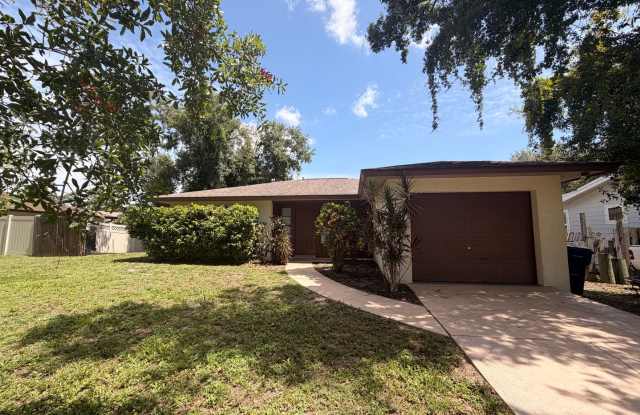 2/2 Bedroom house with 1 car garage and fenced yard. Gallery 1