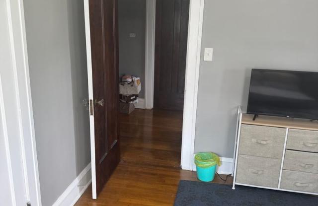 Spacious 6BR Duplex in Lakewood Gallery 4