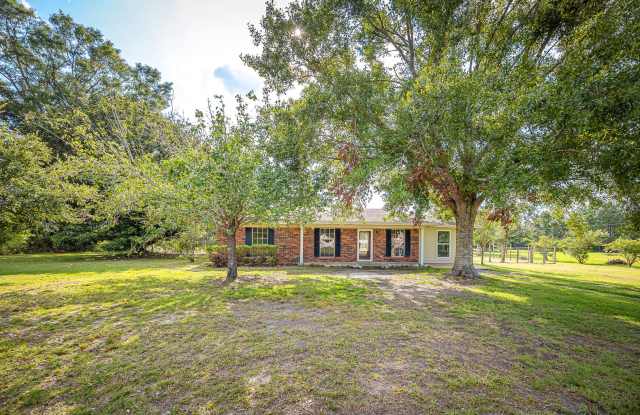 Move in ready 3 Bed 2 Bath Home in East Central School District! Gallery 1