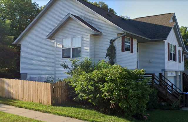 Spacious, corner lot 3-bedroom, 2-1/2 bath duplex in Iowa City photos photos