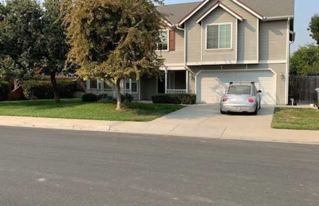 5 Bedroom 3 Bath Home Available NOW! - 3006 Zion Way, Hanford, CA 93230