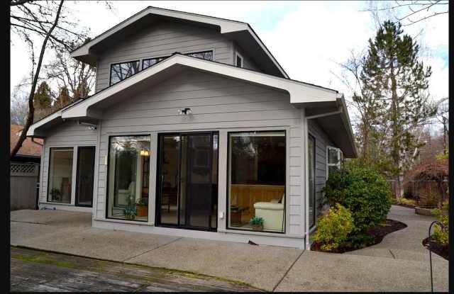 3 bed bath fully furnished home on the Rogue River photos photos