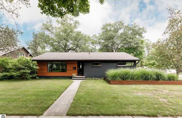 604 Sixth Street - 604 Sixth Street, Traverse City, MI 49684