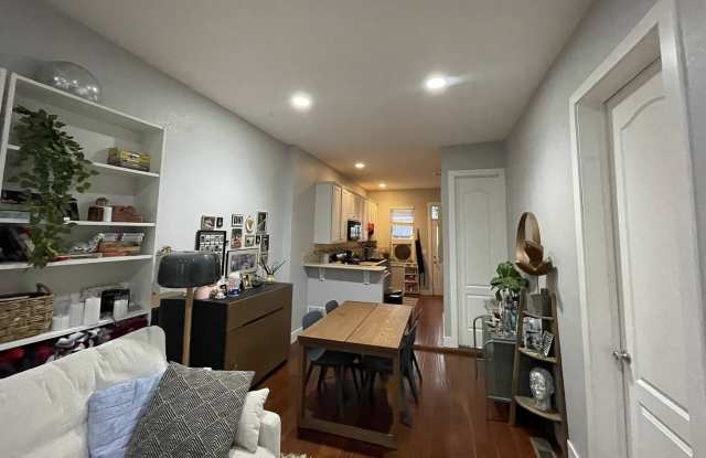 1305 East 31st Avenue Gallery 4