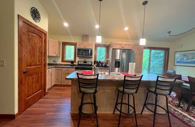 SEASONAL FURNISHED RENTAL Gallery 3