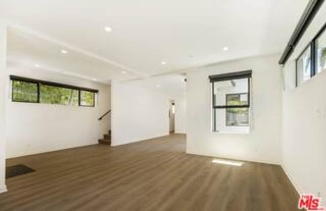 538 Vernon Avenue Gallery 3