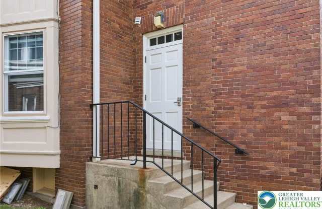 202 N 17th Street Gallery 3