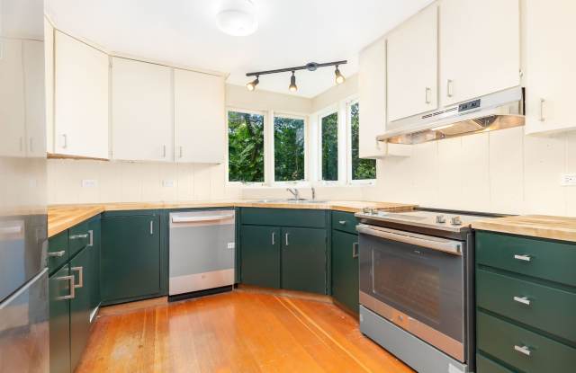 Rare Find: Tantalus Rustic Charm: BRAND NEW KITCHEN CABINETS AND COUNTE photos photos