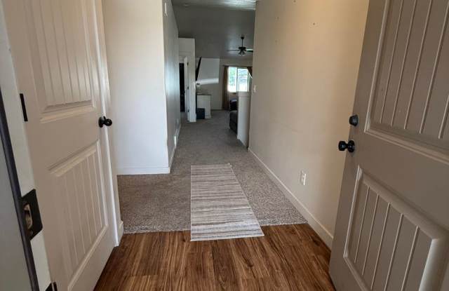 Charming Rambler Style! Private & Fenced Yard in Cul de sac! Gallery 3