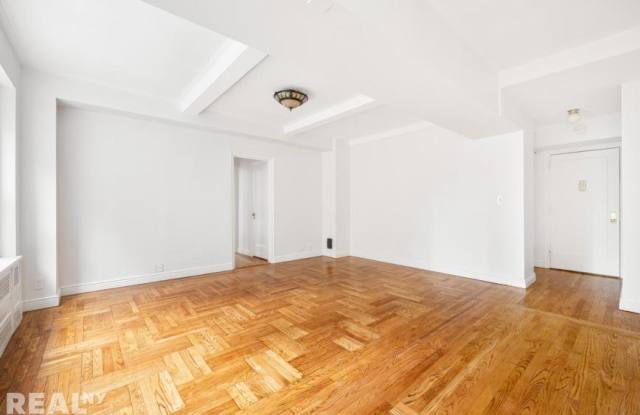 433 West 34th Street Gallery 4