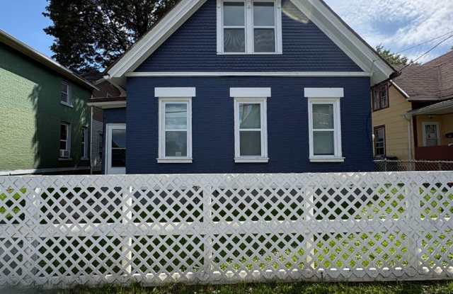 Four Bedroom Single Family Home! Gallery 1
