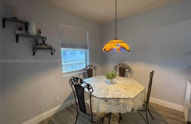 279 Markham M Gallery 3