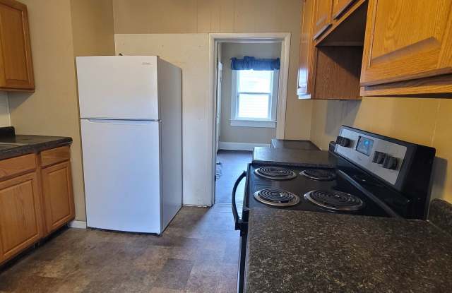 2 bedroom house with detached garage in back! - 3805 Terrace Avenue, St. Joseph, MO 64504