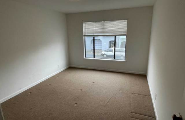 125 Russia Avenue #1 Gallery 4