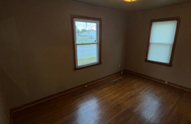 1667 South Kerth Ave. Evansville, IN 47714 Gallery 4