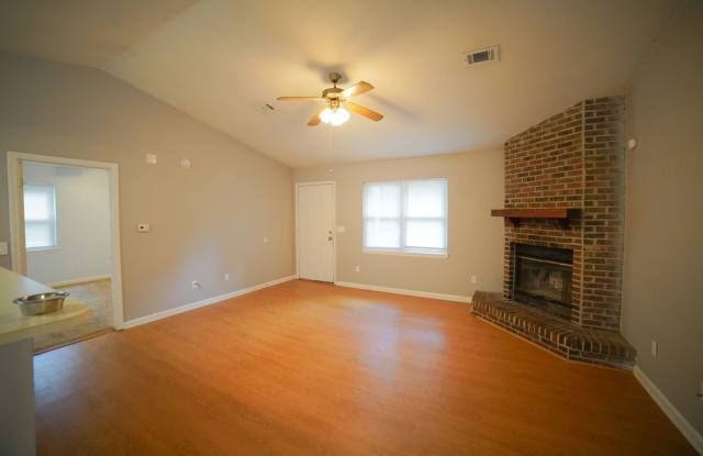 2 Bed / 2 Bath in Super Popular Renegade Village! Gallery 4
