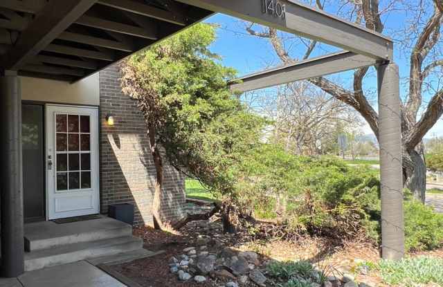 Spacious 4 Bed/3.5 Bath in Boulder - Available July 6th! photos photos