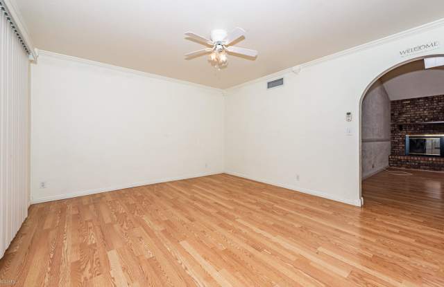2612 E GLADE Avenue Gallery 4