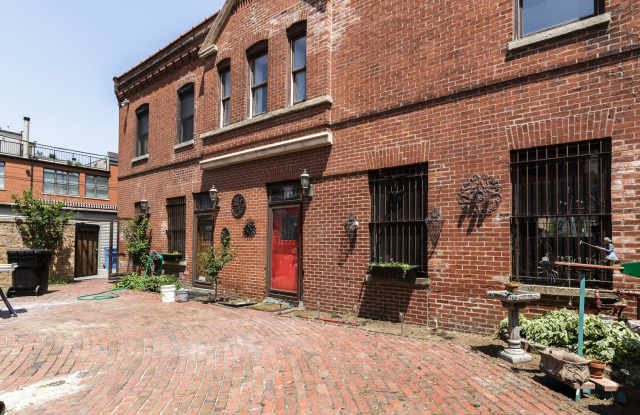 315 South Ashland Avenue - 315 North Ashland Avenue, Chicago, IL 60607