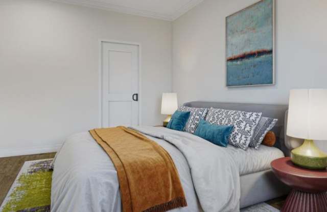 2353-55 West Polk St. Gallery 2
