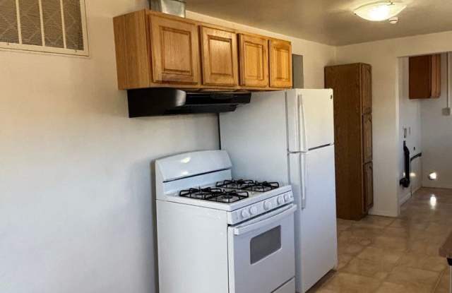 1 Bedroom 1 Bathroom Single Family Home with Bonus Room Gallery 4