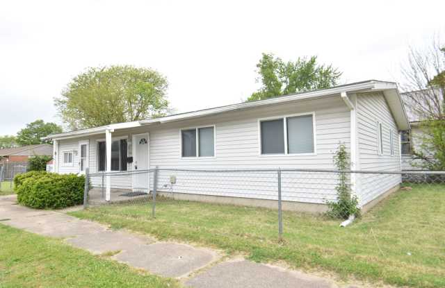 Mishawaka 3 bedroom ranch with large family room and fenced yard photos photos