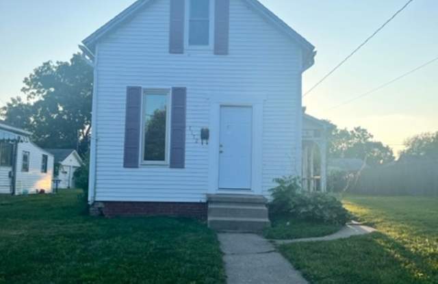 Large south side single Family Home Central Heat/Coolings, Hardwood Gallery 1