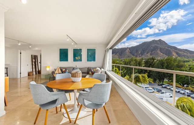 Elegant 2BR Diamond Head Condo w/ Luxury Diamond Head Views & Designer Touches Gallery 3