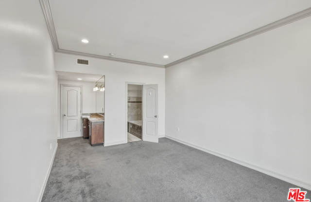 1132 South Doheny Drive Gallery 2