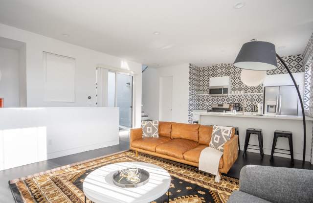 2 Bedroom 2.5 Bath With View In Desirable City of Emeryville, Ca.! Gallery 4