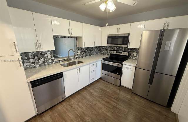 232 NE 12th Ave photos photos