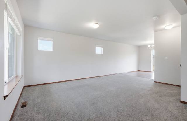 4 Bedroom 2.5 Bathroom  located in Napavine Gallery 4