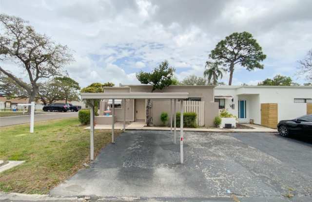 2242 PINEWOOD VILLAS Drive Gallery 3