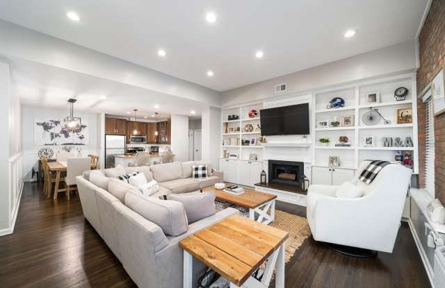 456 9th St # 458 Gallery 1