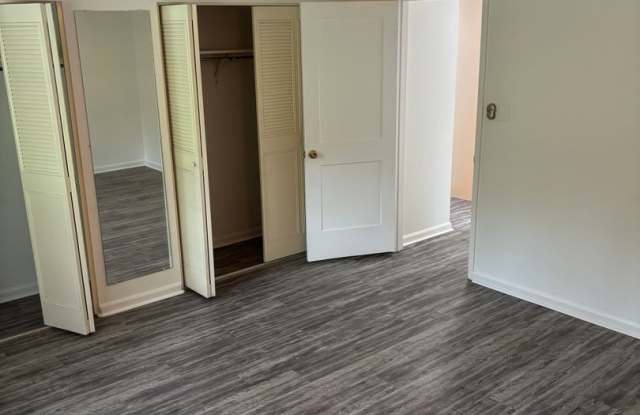 Newly renovated Three Bedroom Townhouse Gallery 3
